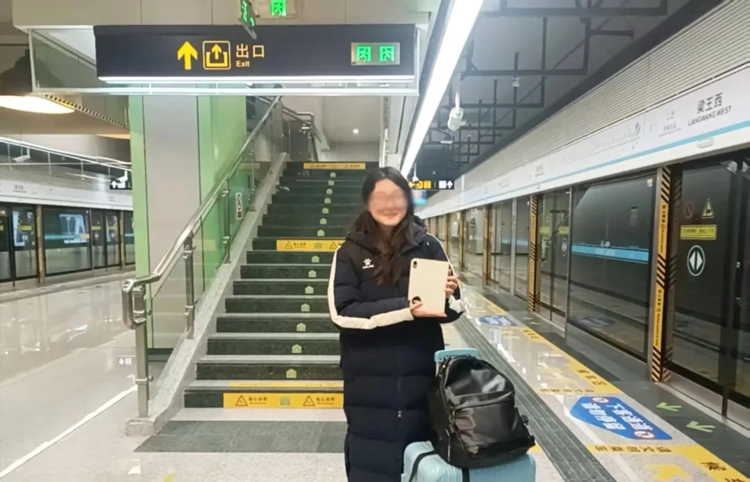 暖心守护 高效寻物！金盾安保人员协助乘客寻回遗失物品